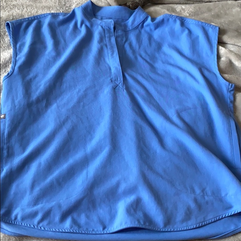 Figs ceil blue top